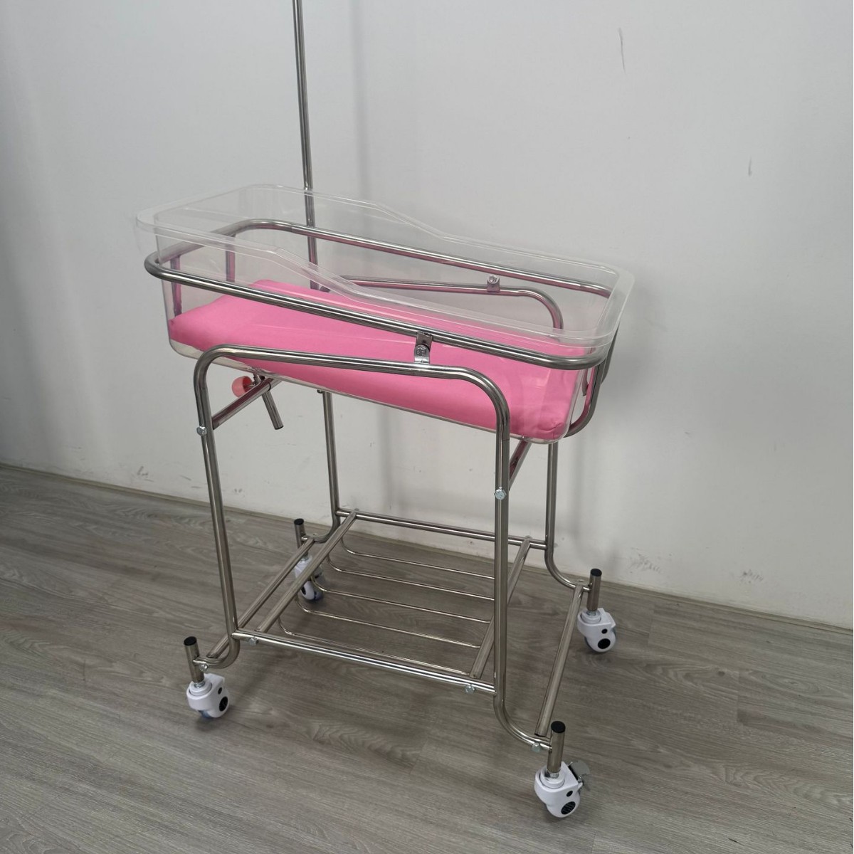 Stainless Steel Baby Bassinet  - Baby Nursery Trolley 评论和价格
